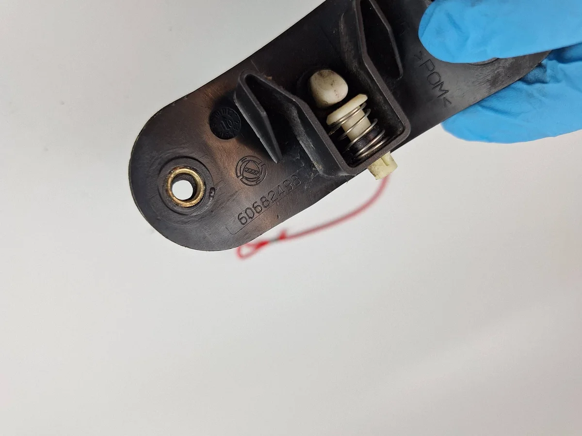 Serrure trappe carburant Maserati GranCabrio M145 image 9