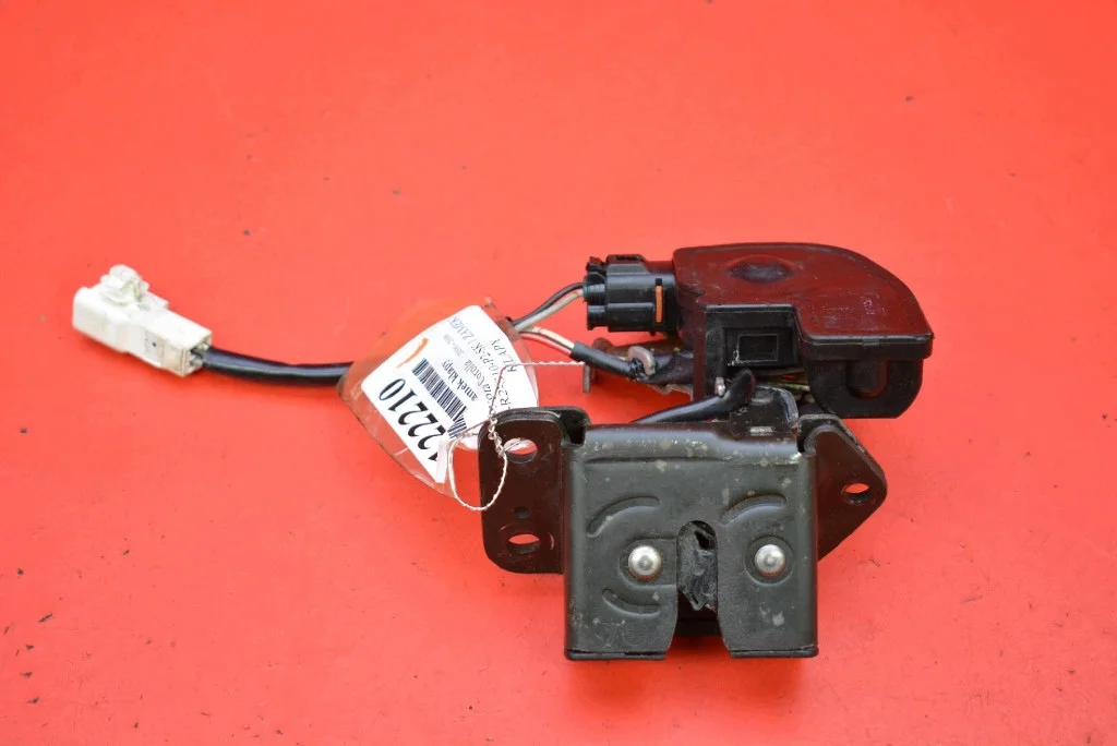 Takaluukun lukko Toyota Corolla E12 00-08