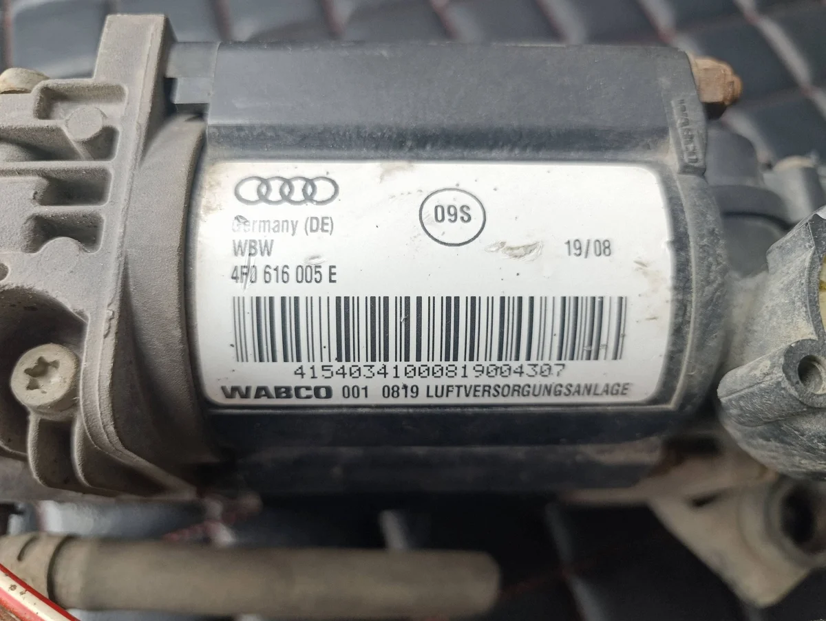 Audi A6 S6 C6 4F Suspension Compressor 4F0616005E image 3