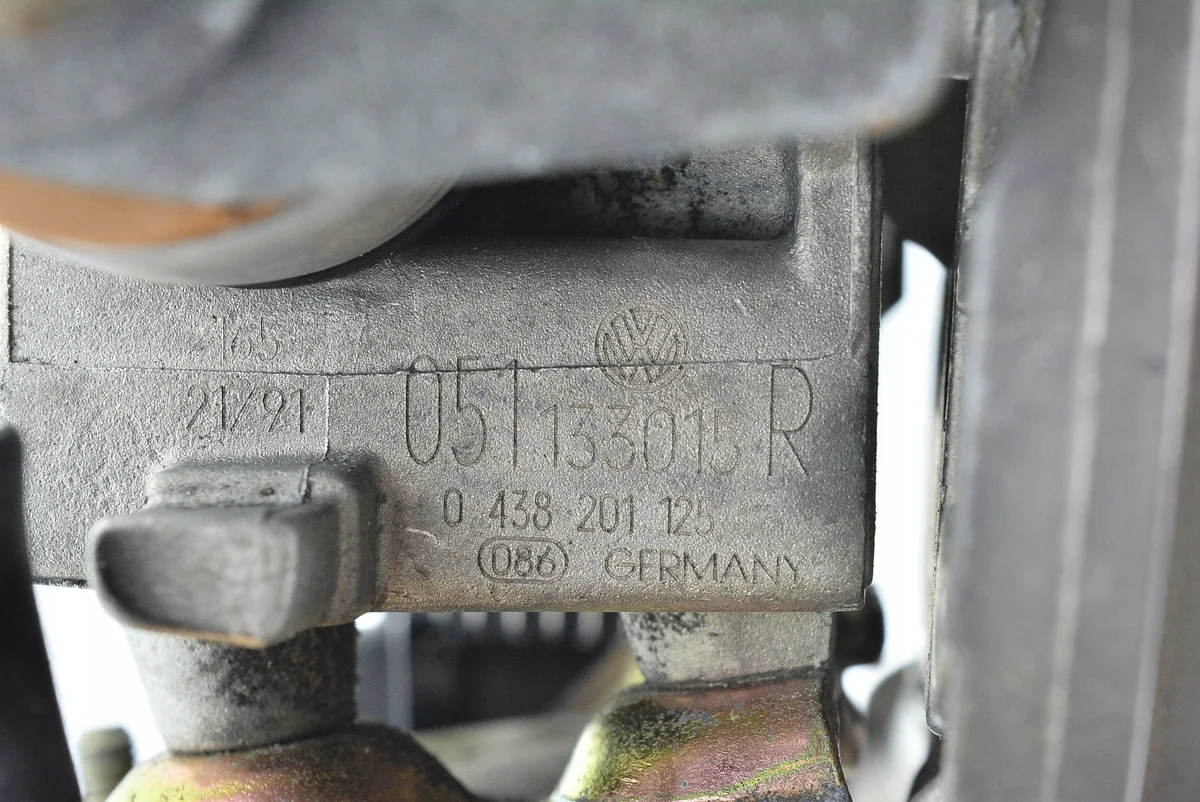 Audi 80 B4 2.0 Monowtrysk 051133015R image 9