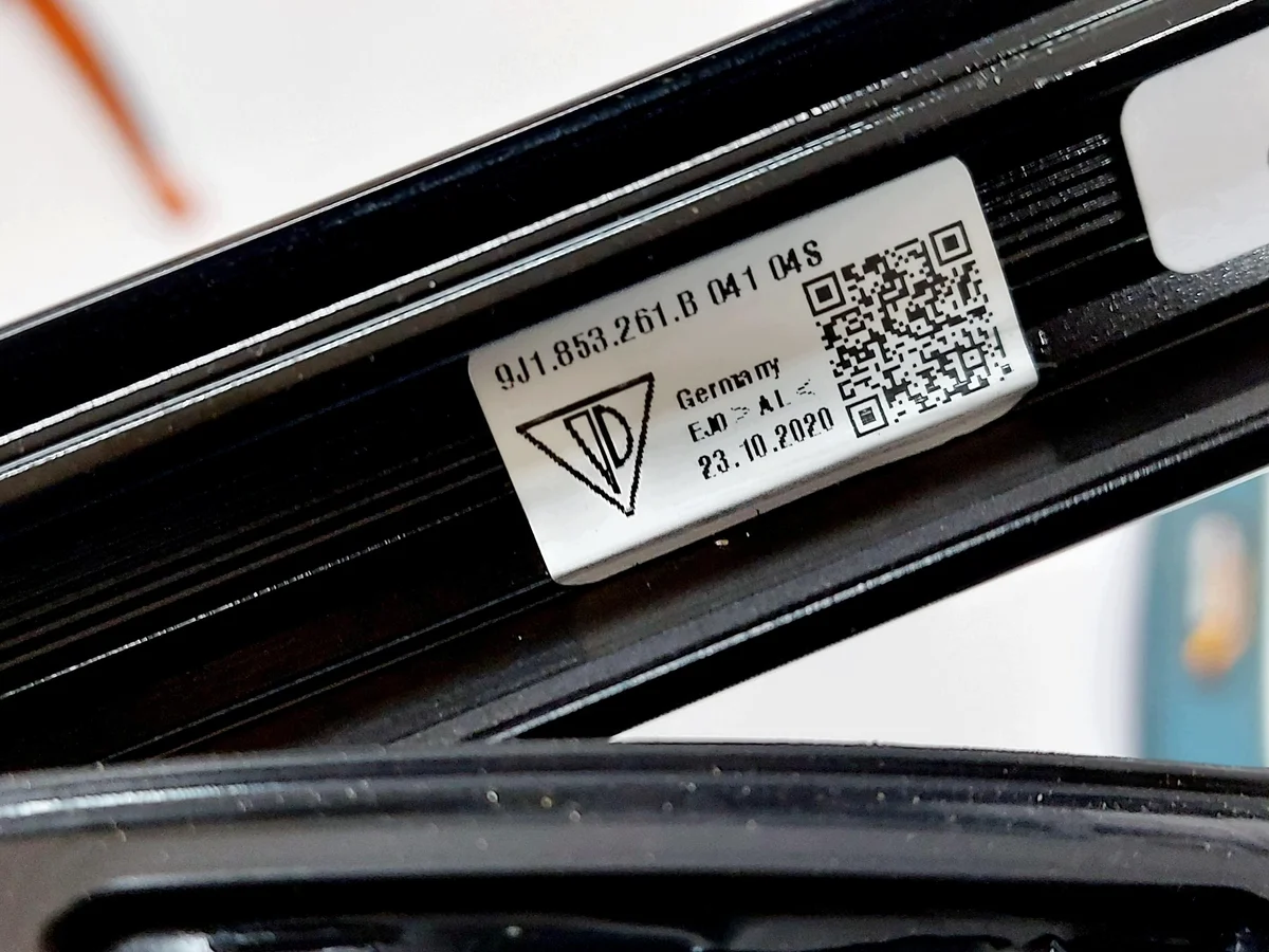 Porsche Taycan 9J1 Dachleiste links Dichtung image 9