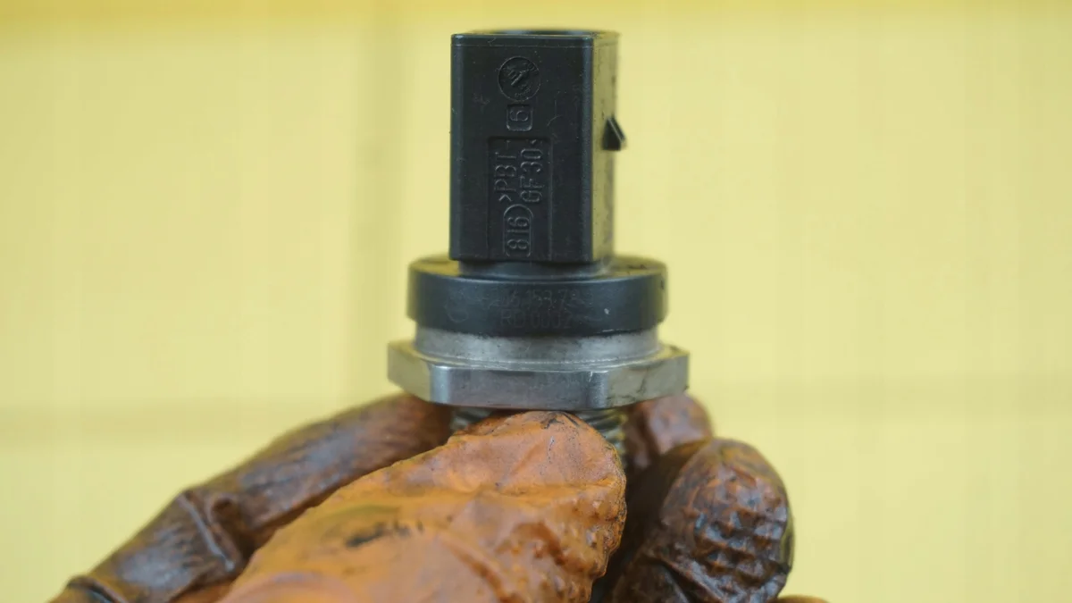 Mercedes ML W164 Brandstofdruk Sensor image 5