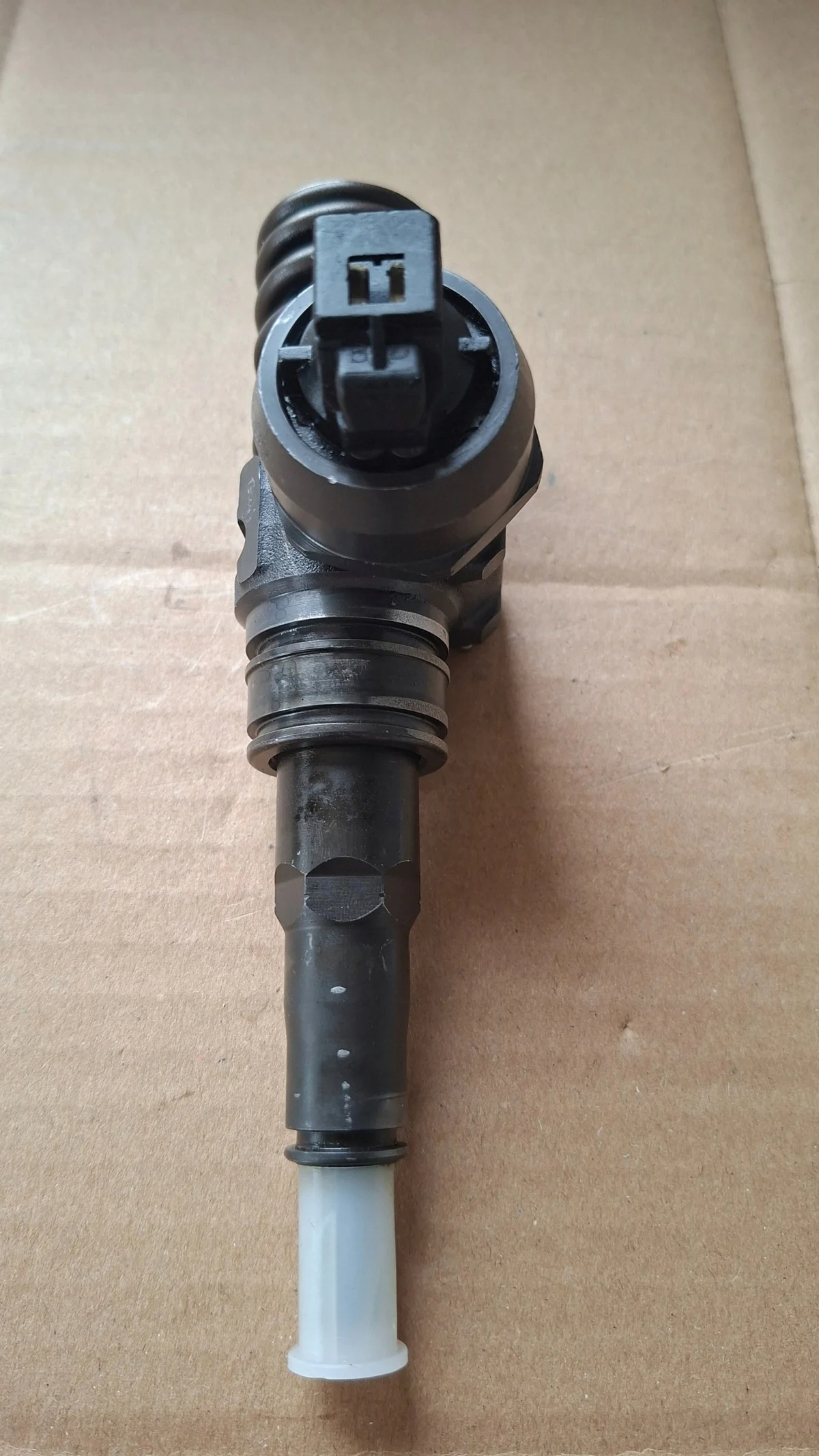 Inyector Volkswagen Golf V 1.9TDI Usado image 3