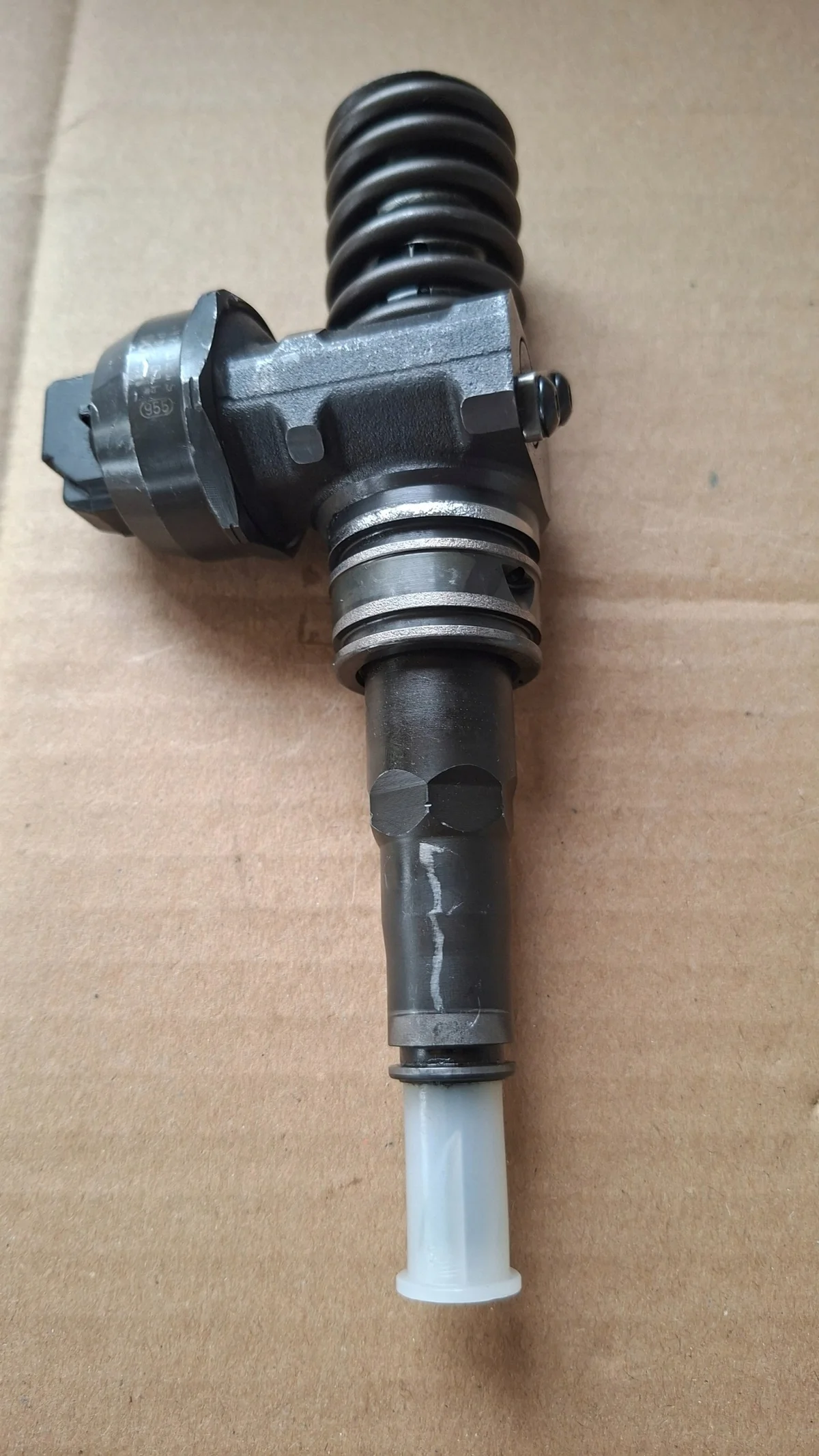 Inyector Volkswagen Golf V 1.9TDI Usado image 6