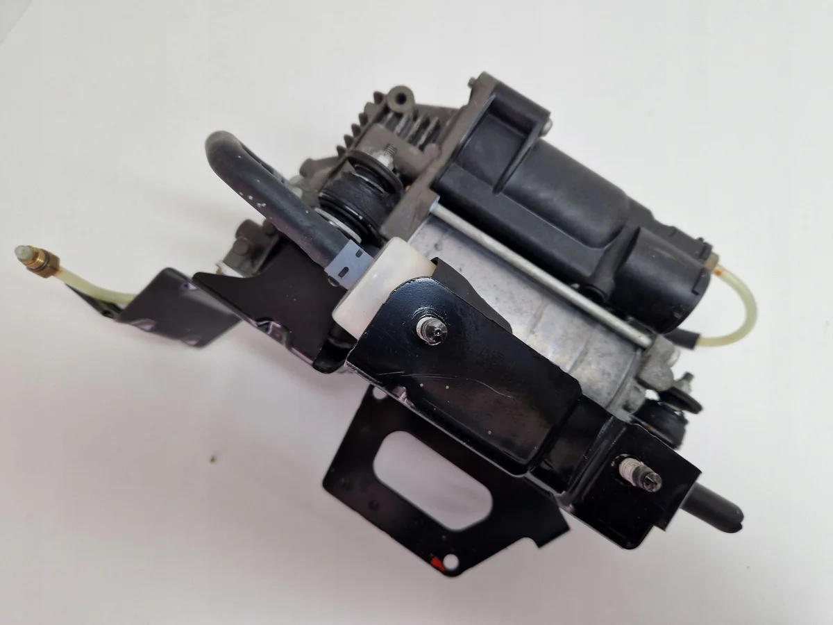 Mercedes ML GLE Compressor A1663200104 Used image 8