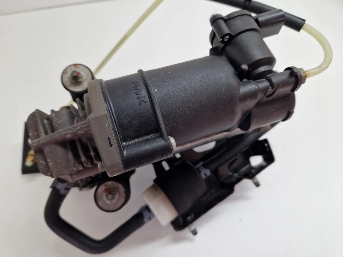 Mercedes ML GLE Compressor A1663200104 Used image 9