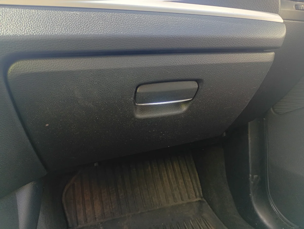Porta-luvas BMW Série 1 E81 (07-11) MM-0909-36