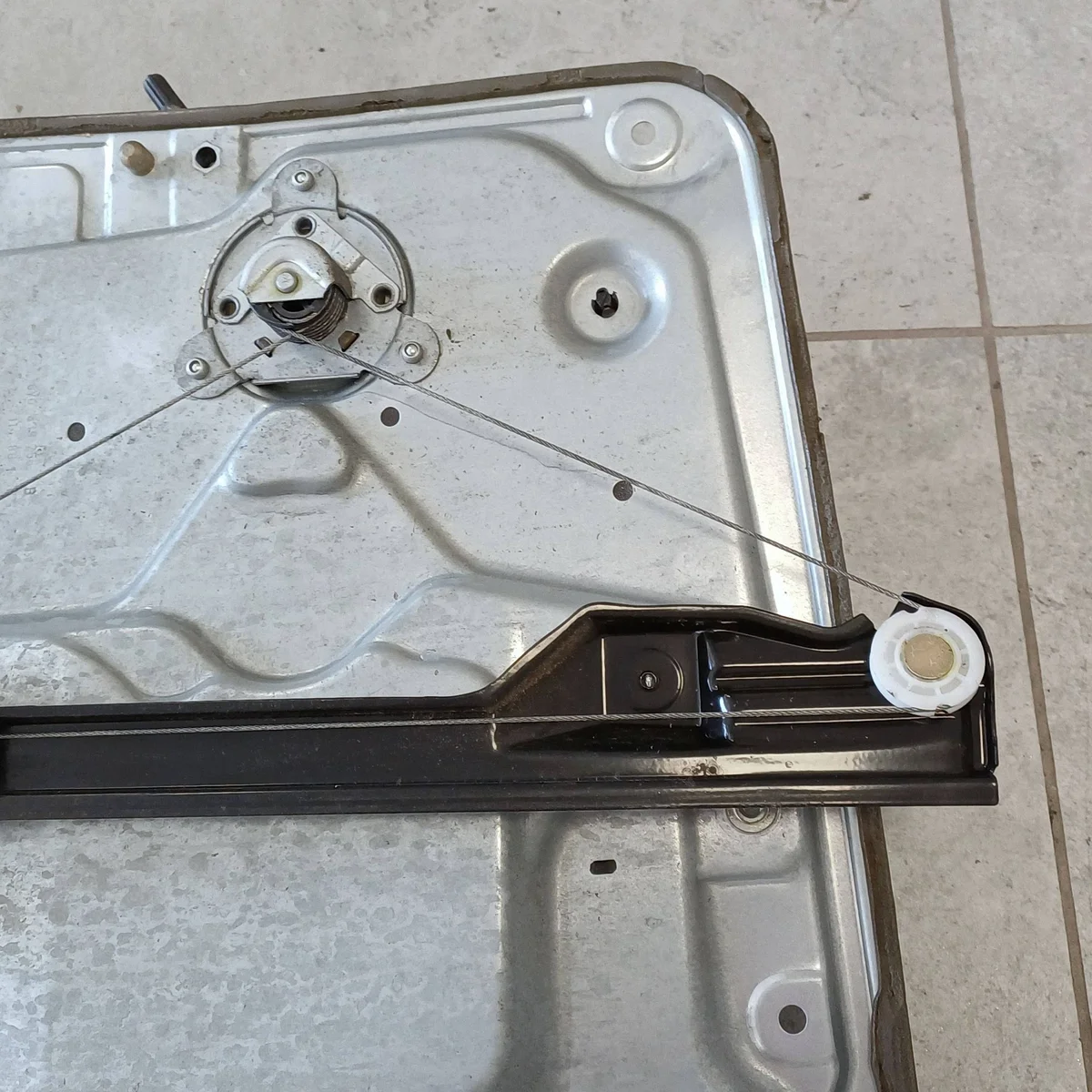 Levier de vitre Skoda Fabia MK1 arrière gauche image 8