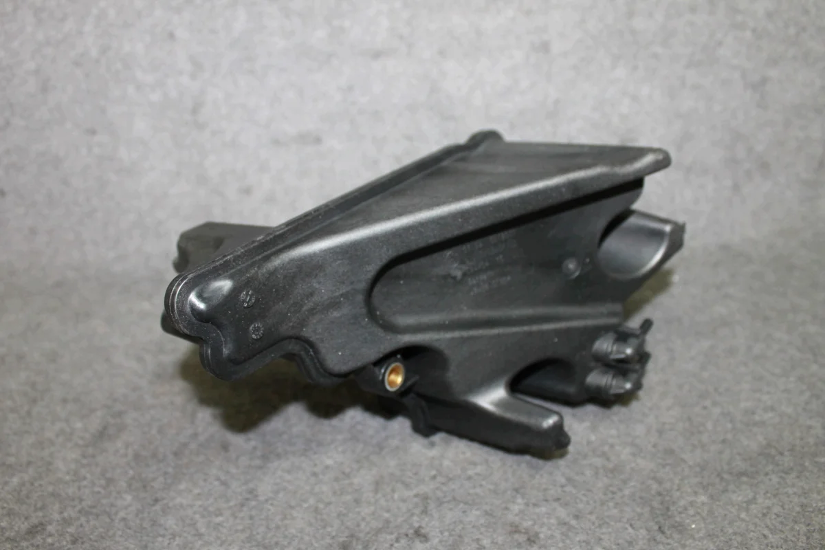 BMW F10 F01 F15 tyhjiösäiliö 8512680