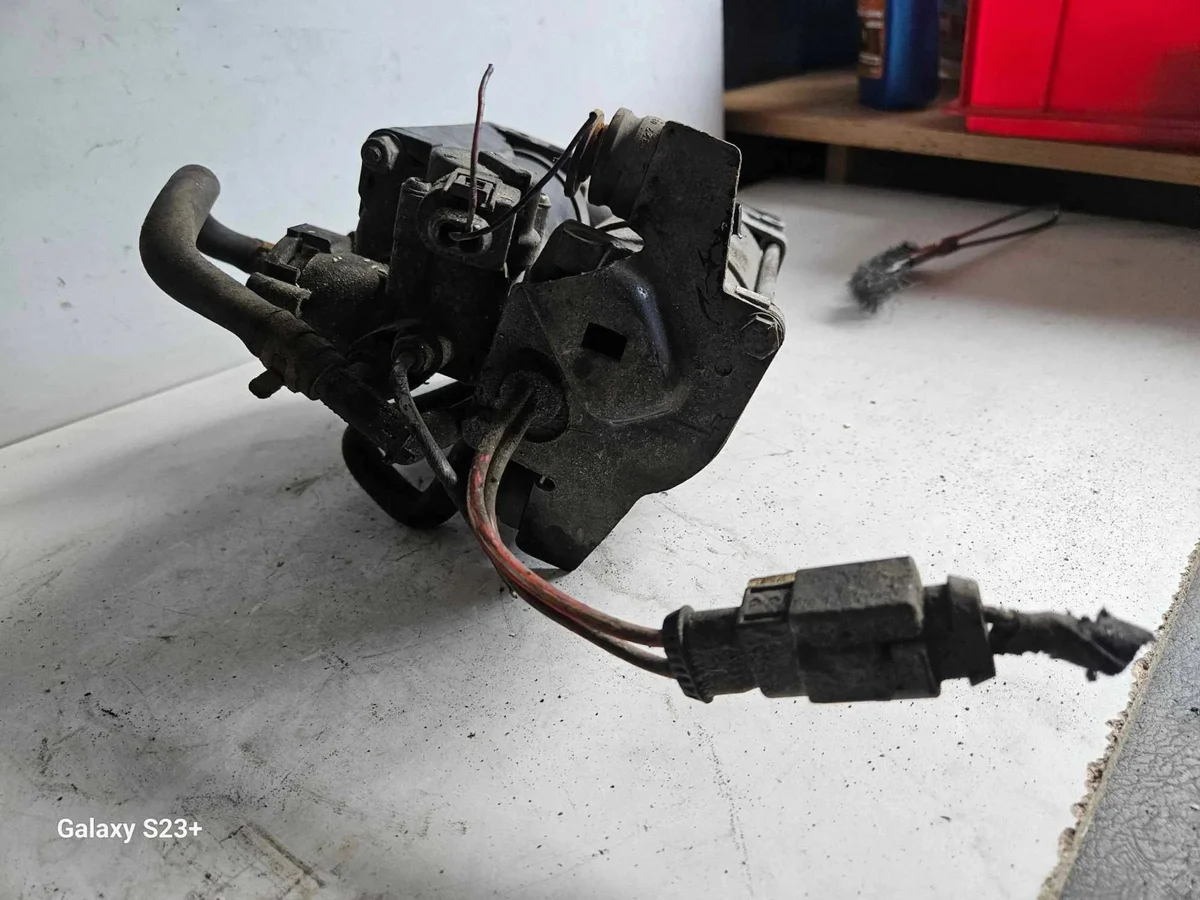Compresseur suspension pneumatique arrière W211 image 6