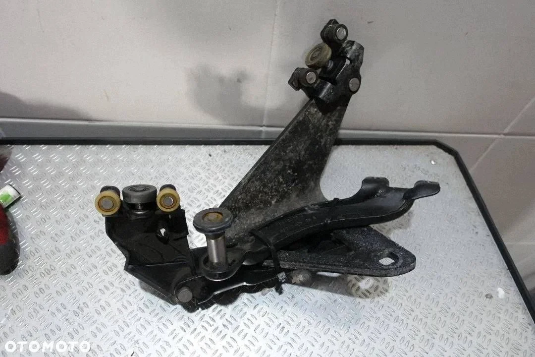 Renault Trafic III Schiebetürführung KMY2653