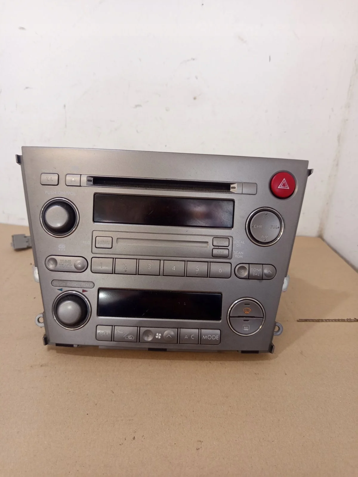 Radio CD Subaru Legacy IV 86201AG430 Usado