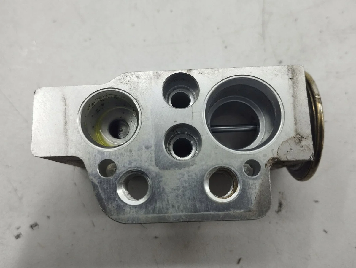 Audi 4G0820181A Válvula de Expansión A/C Usada