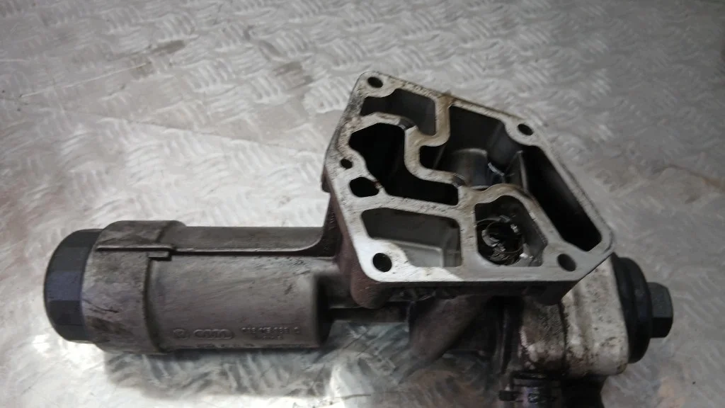 VW Passat B5 FL 1.9TDI Ölfiltergehäuse gebraucht image 4