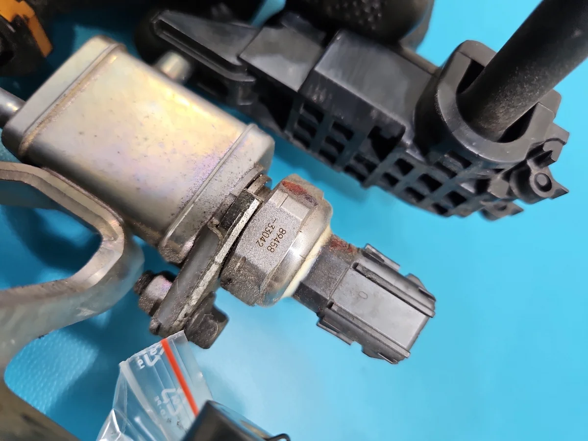 Kraftstoffdrucksensor Toyota Yaris IV gebraucht image 7