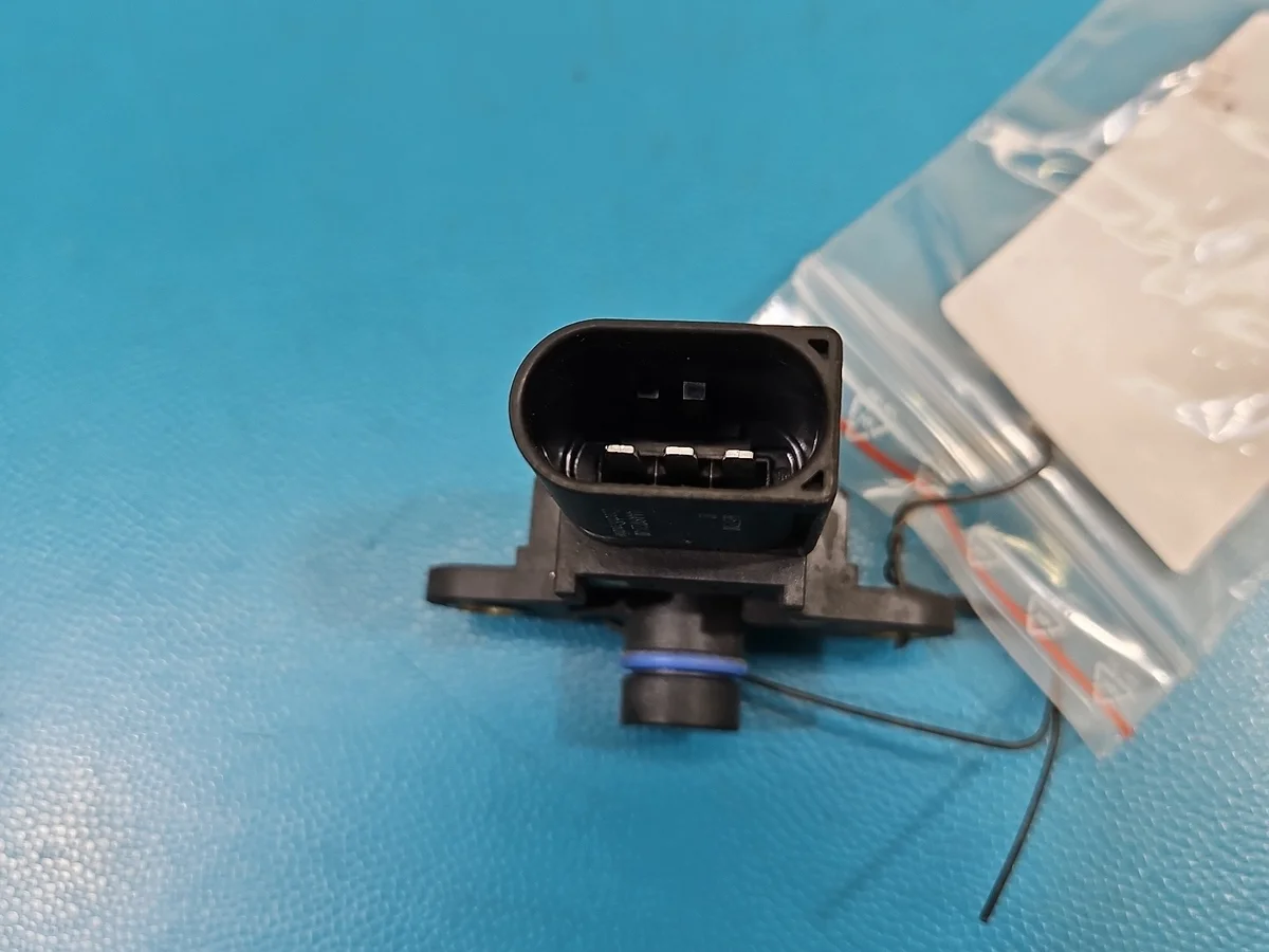 MAP Sensor BMW F32 F33 F36 8657300 image 4