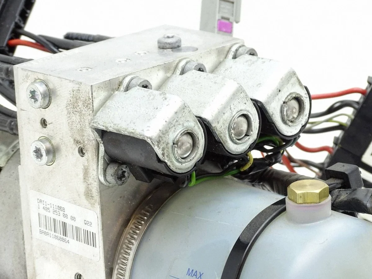 Pompe hydraulique Audi A5 Cabrio WAH47419 image 3