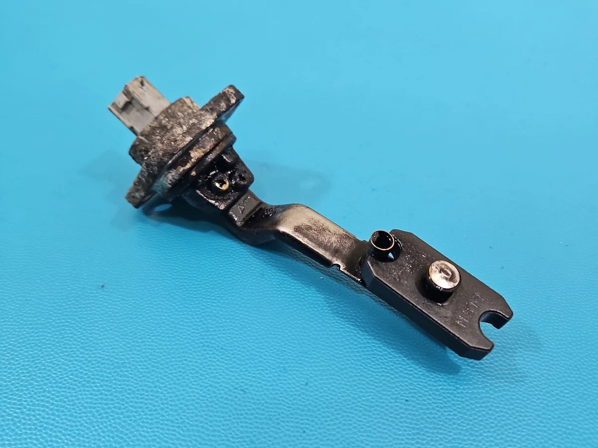 Oliepeil sensor Toyota Corolla Verso I 2.0 D4D