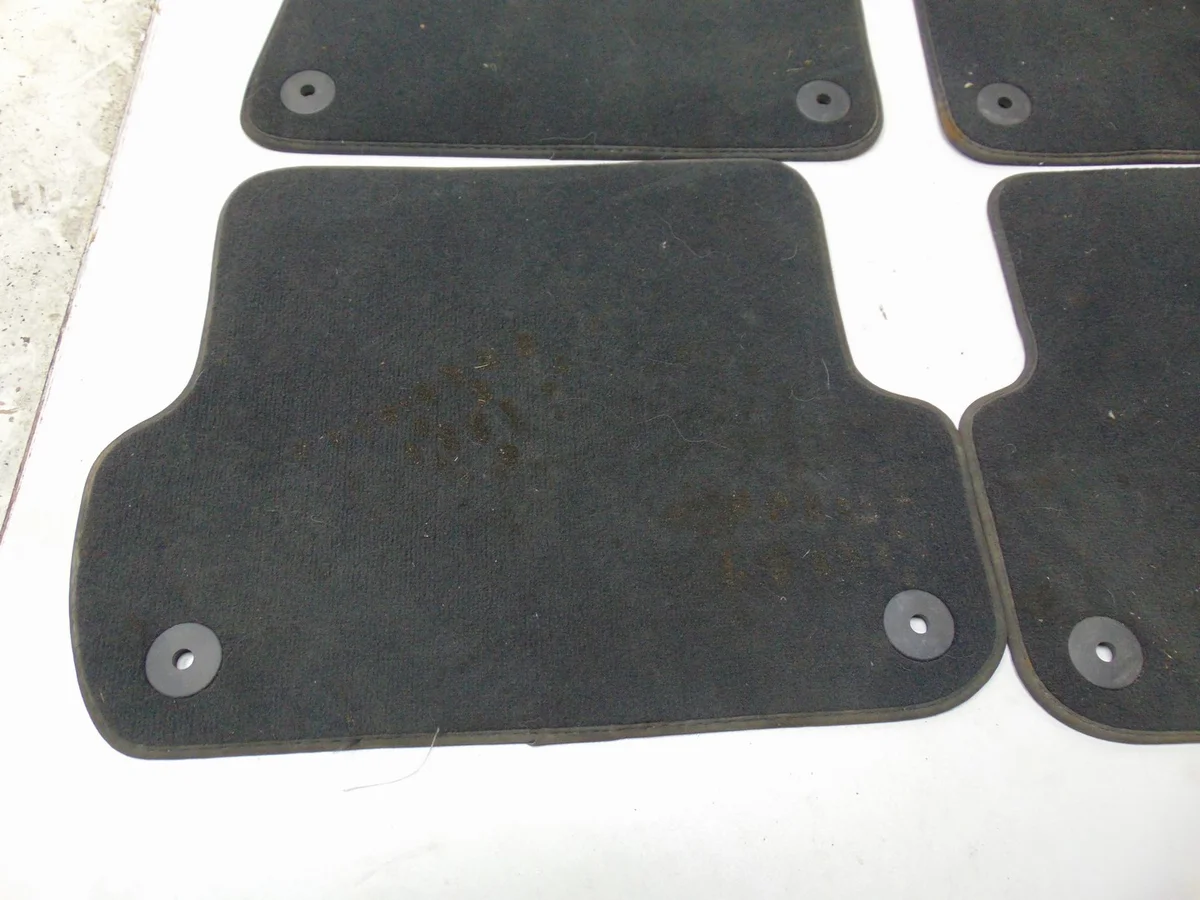 Tappetini Audi Tradition OE 8E1863691A8BB Usati image 3