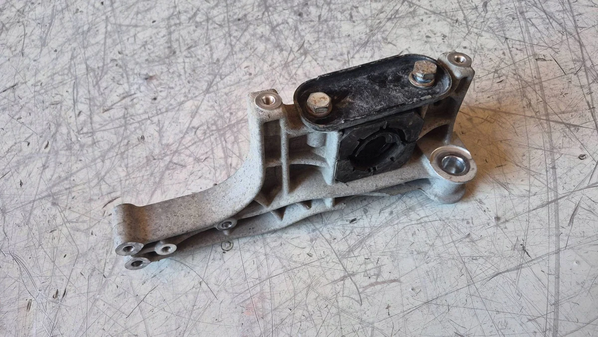 Porsche Taycan 9J1 Stabilisatorsteun Voorzijde Rechts