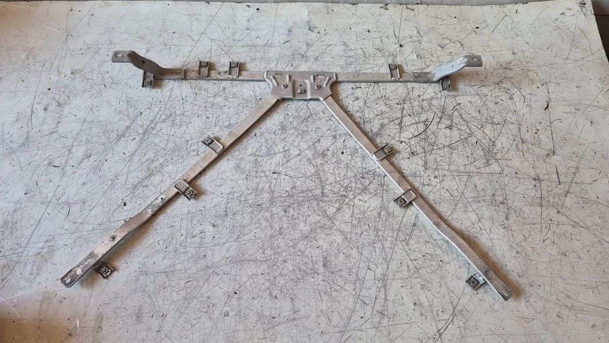 Verstärkung Querlenker Porsche Taycan 9J1825138