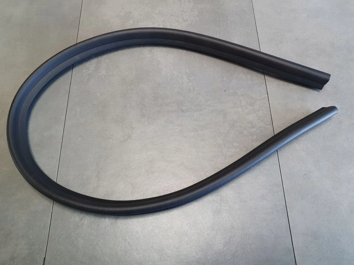 Audi A3 8Y Tiiviste konepelti 8Y0823723A