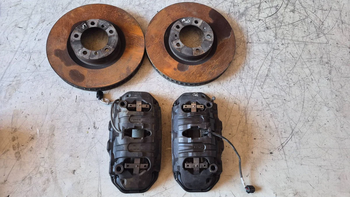Bremssattel Porsche Taycan 2022 vorne rechts links
