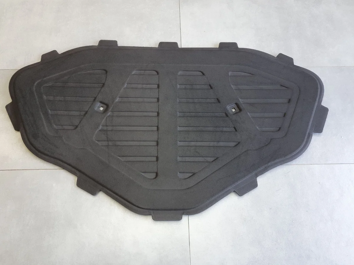 Audi A3 8Y konepellin äänieriste 8Y0863825A
