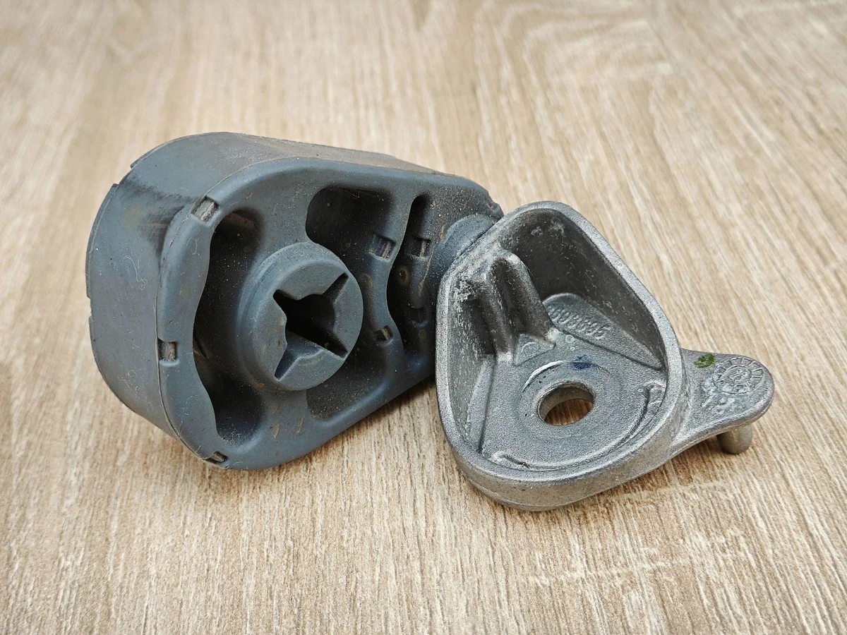 2025 BMW X3 G45 Exhaust Hanger 8593695