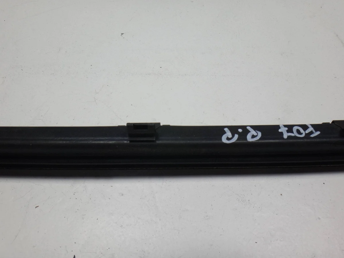 Joint de vitre avant droit BMW GT F07 image 4