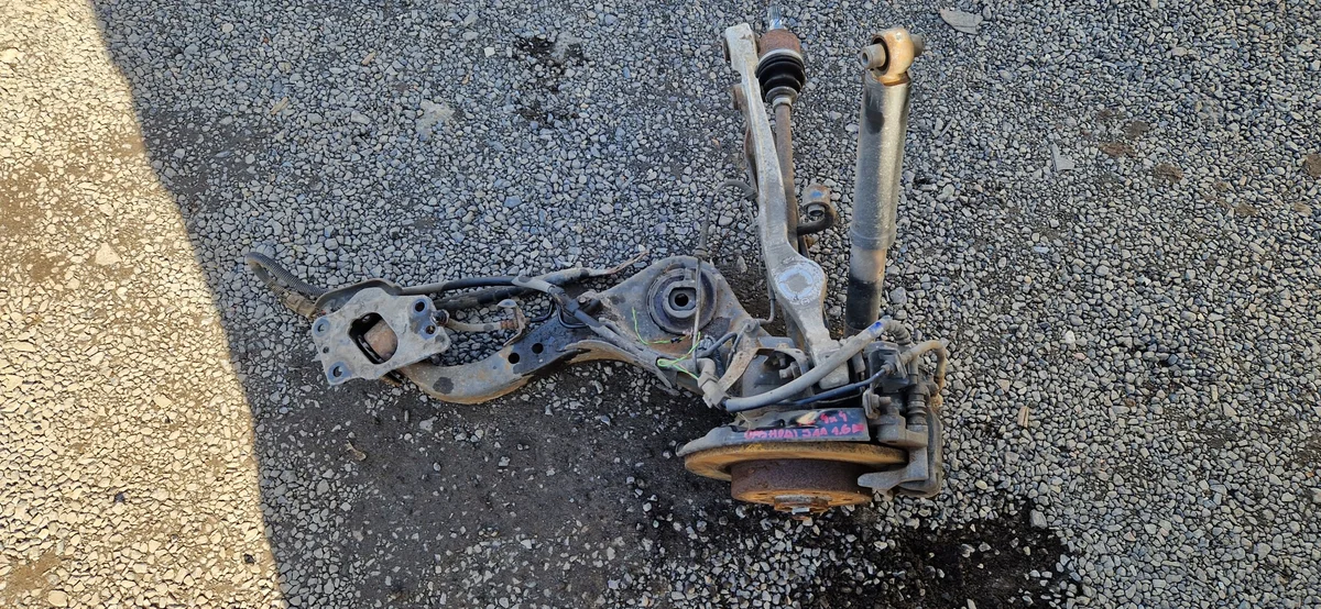 Nissan Qashqai J11 Hinterradaufhängung links image 3
