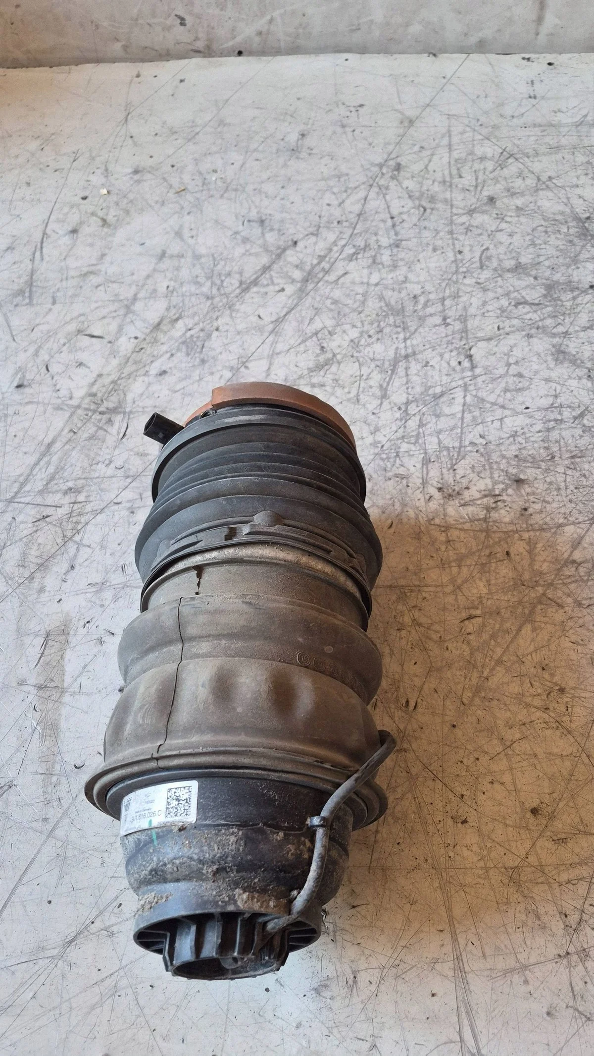 Luftfjädring bak Porsche Taycan 9J1 image 4