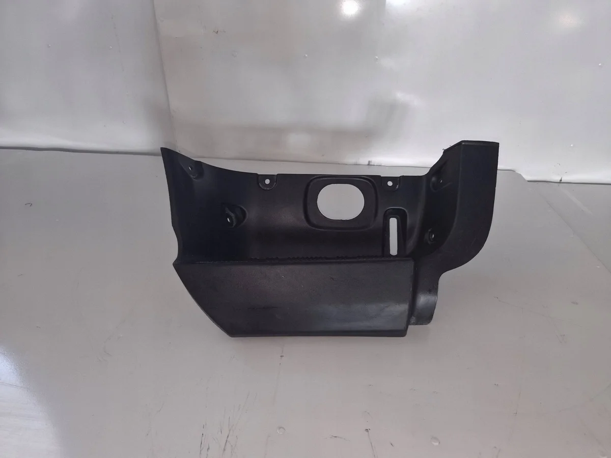 Nissan Cabstar Maxity Trittstufe rechts gebraucht image 3
