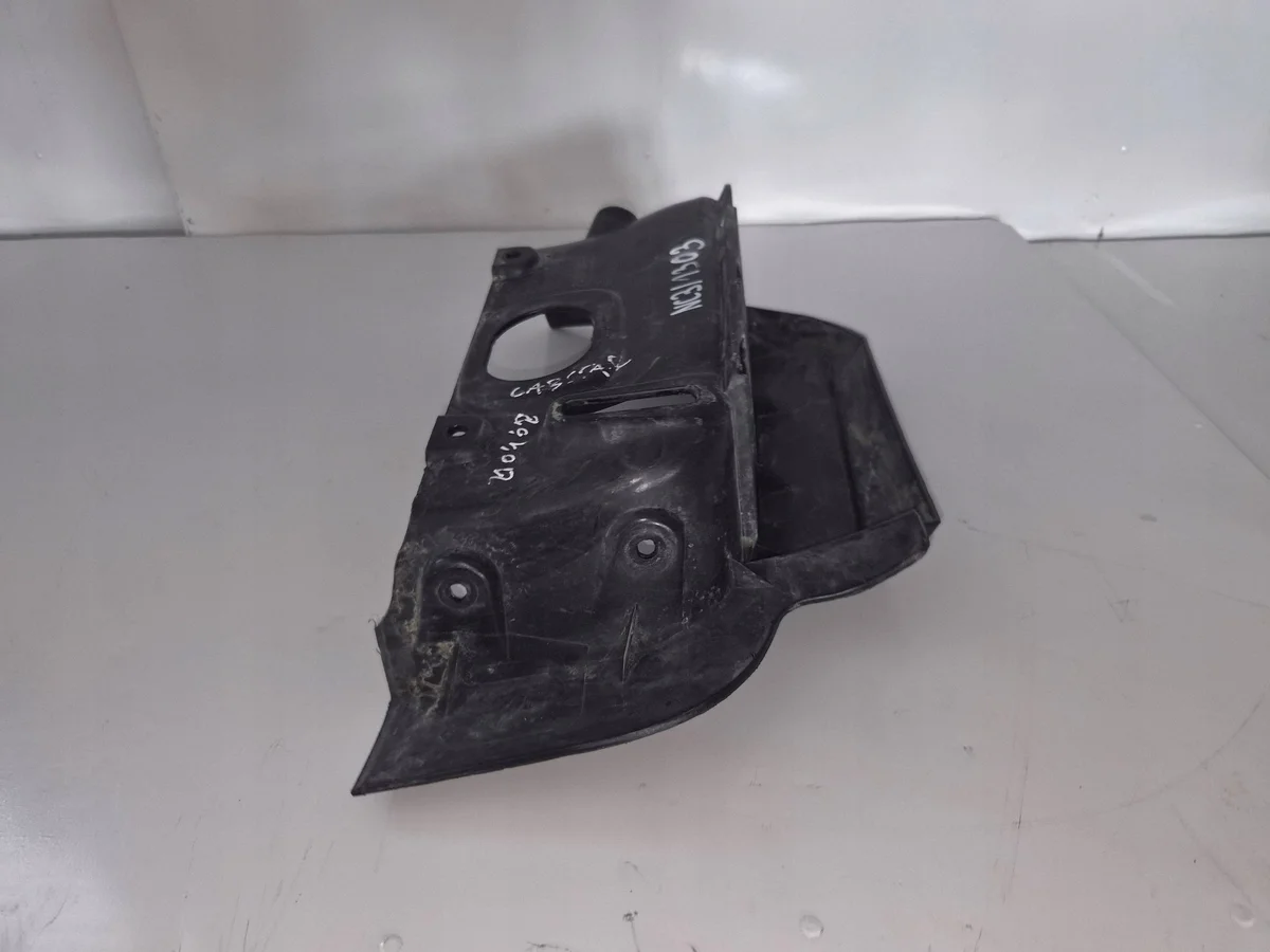 Nissan Cabstar Maxity Trittstufe rechts gebraucht image 7