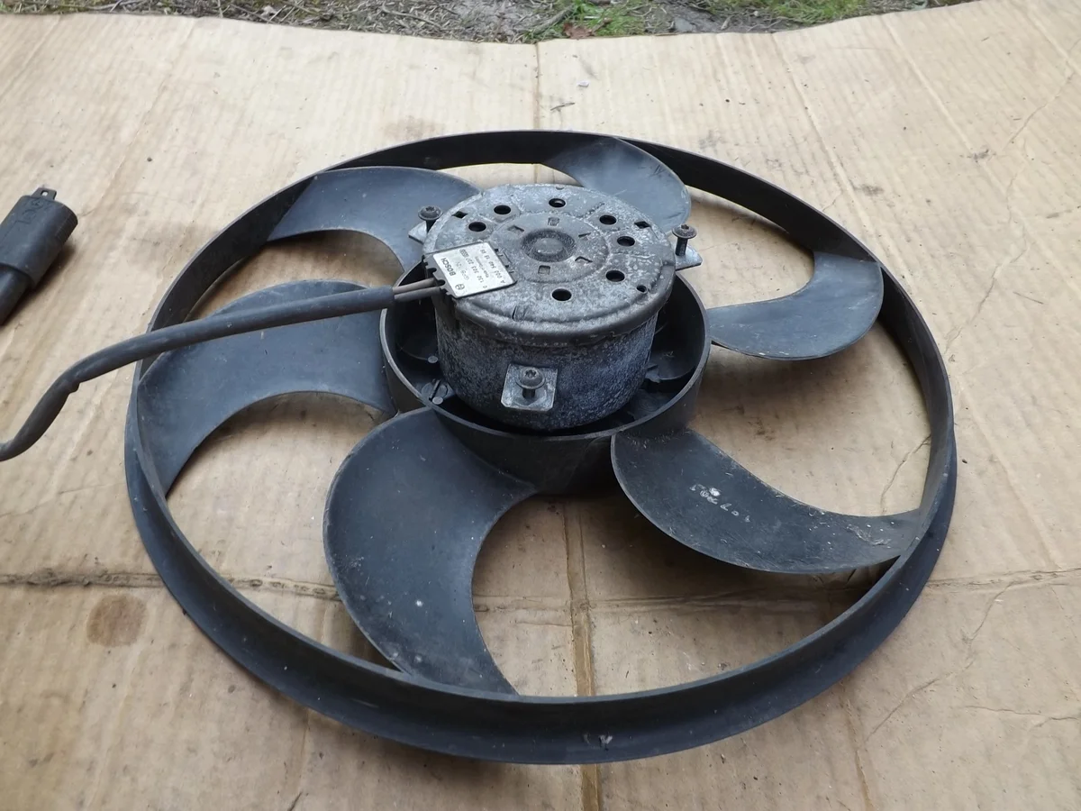 Mercedes SLK R170 Lüfter A0005401588 BOSCH image 4