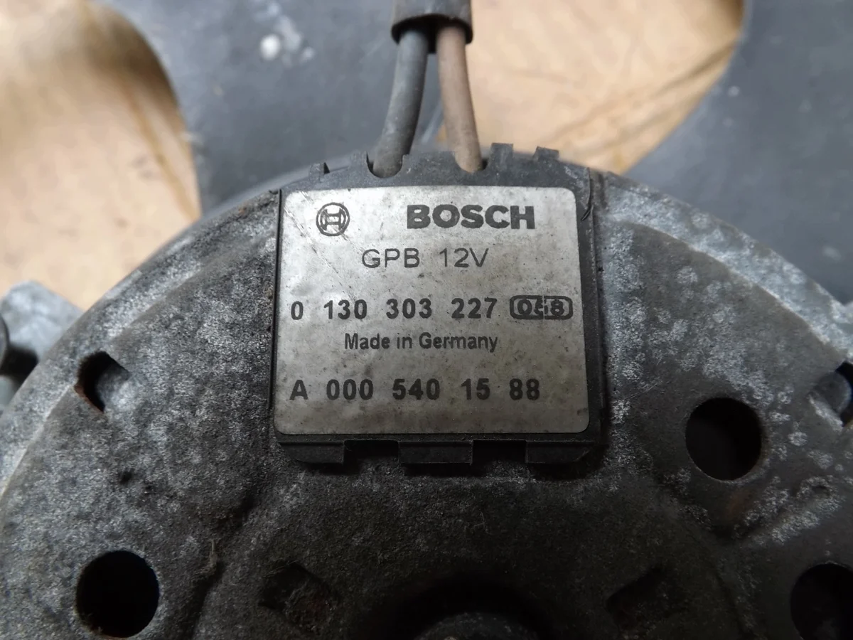 Mercedes SLK R170 Lüfter A0005401588 BOSCH image 7