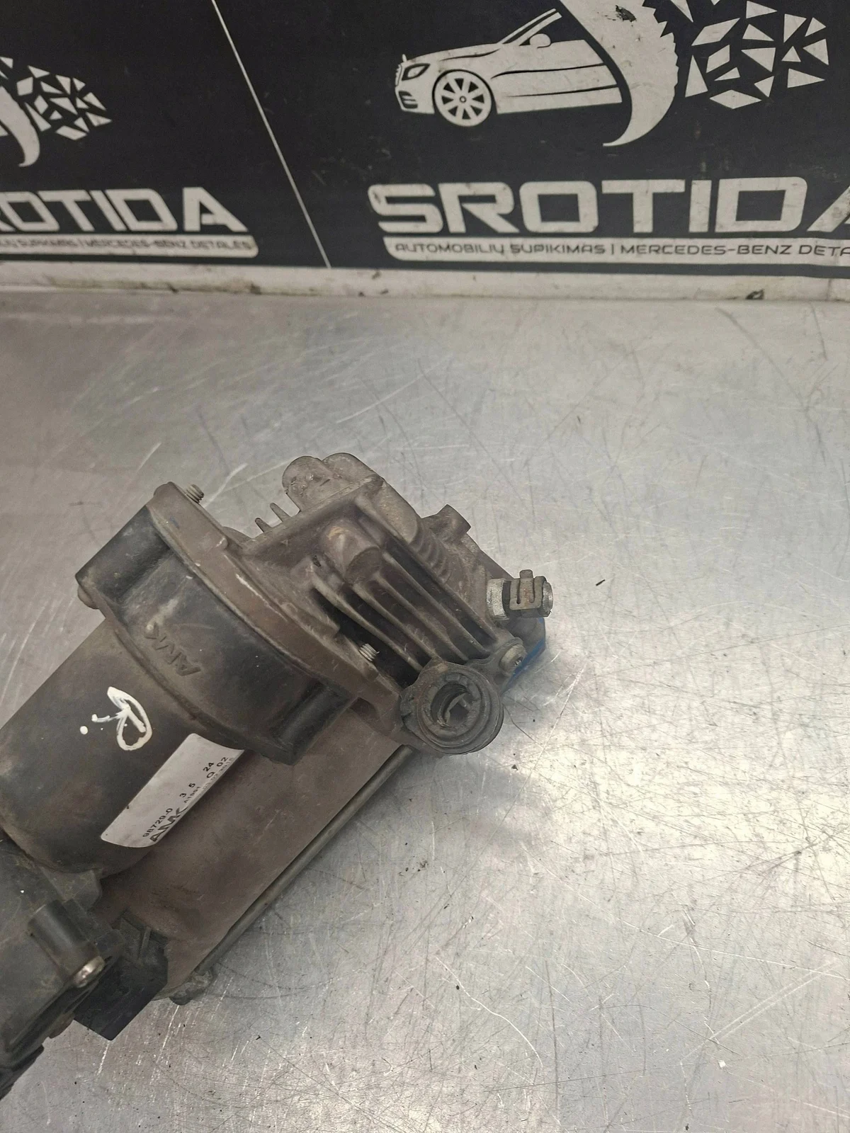 Compresor Suspensión Neumática Mercedes GLS X166 image 9