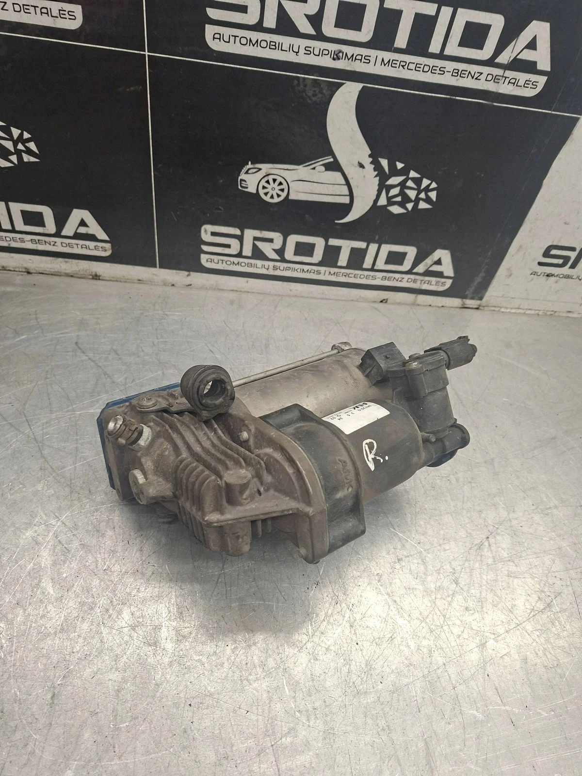 Compresor Suspensión Neumática Mercedes GLS X166 image 10