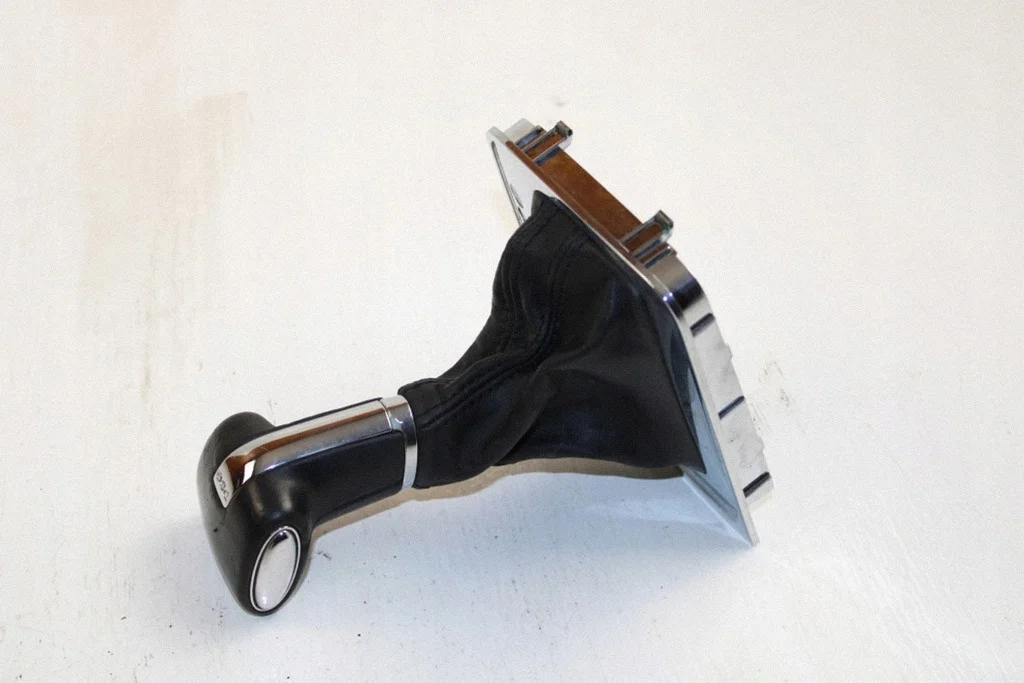 VW Passat CC 2010 Gear Shift Trim Ring 3C2713203A image 5