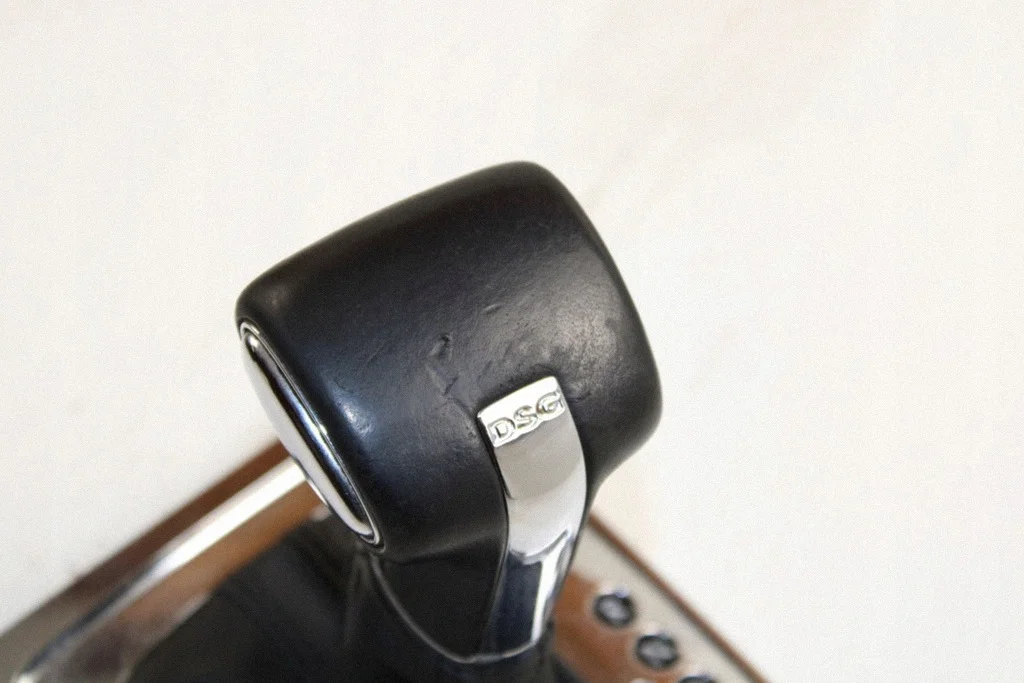 VW Passat CC 2010 Gear Shift Trim Ring 3C2713203A image 8