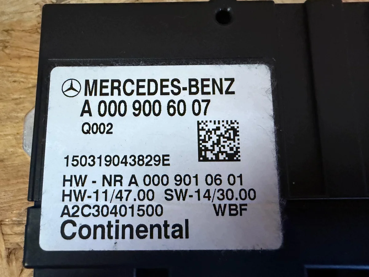 Mercedes W205 styrenhet bränslepump image 4