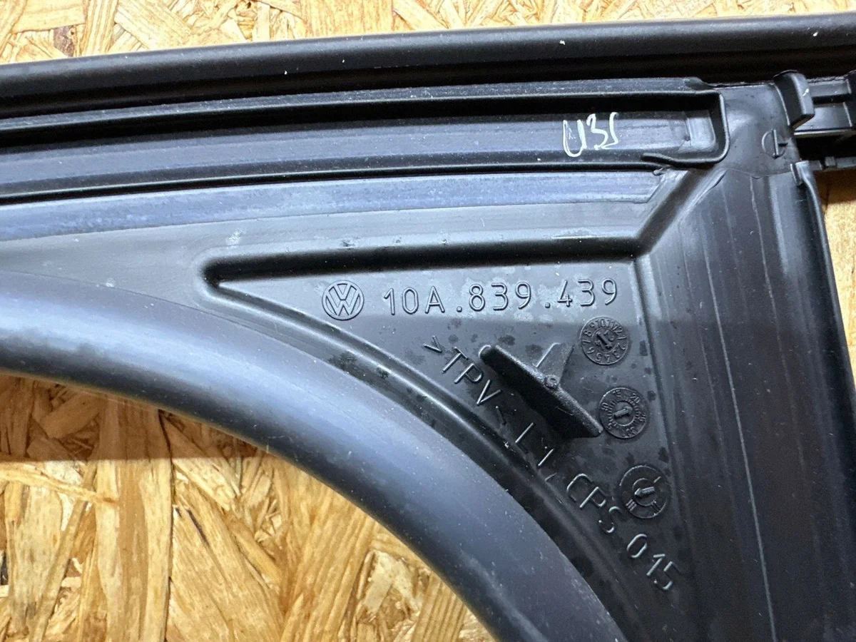 2024 VW ID.3 Bakre dörrlist 10A839439 image 4