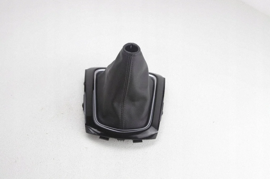 Nissan vaihdekepin suojus 96935HV51A