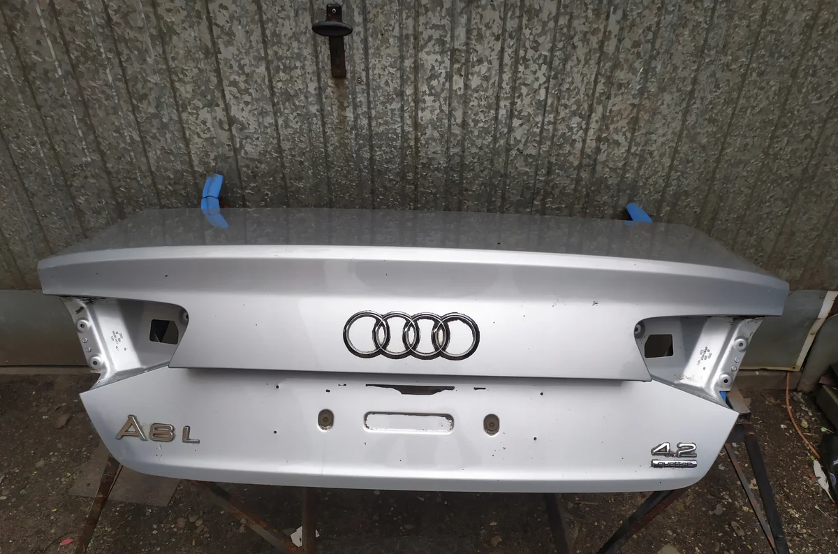Audi A8 4H0 Tampa do Porta-malas 4H0827446