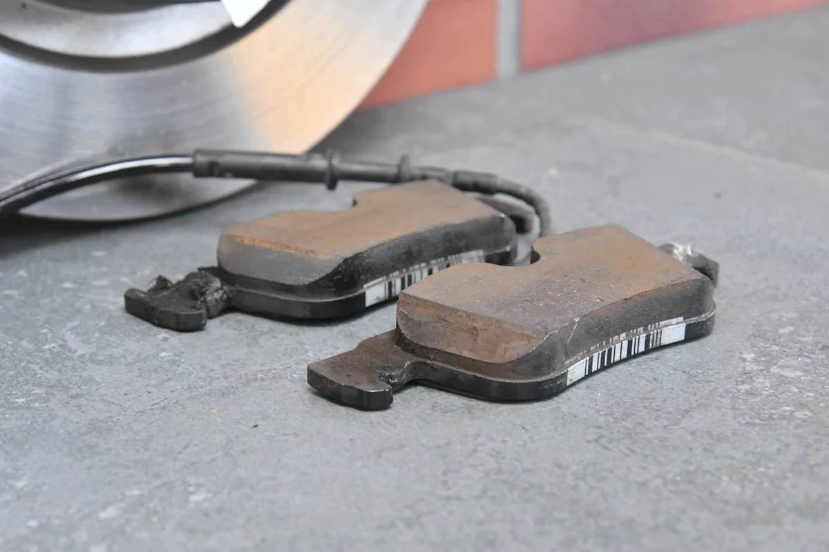 Bremsen Scheiben Beläge Hinten BMW 1 F40 image 3