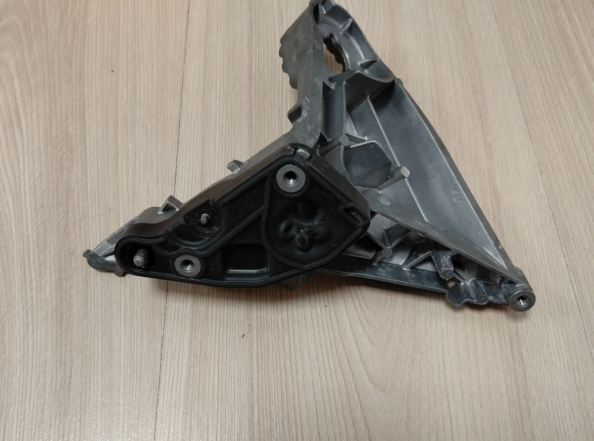 Suporte Espelho Direito Mercedes E W214 image 3