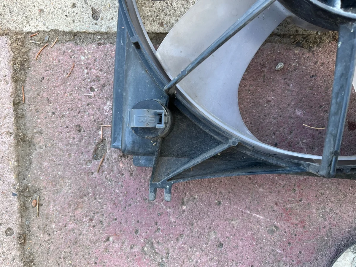 Lexus LS600h Lüfter 2006-2012 OEM 89257-30080 image 6