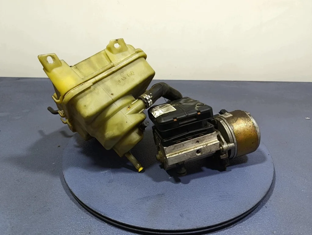 Pompe hydraulique suspension Citroen C5 I image 3