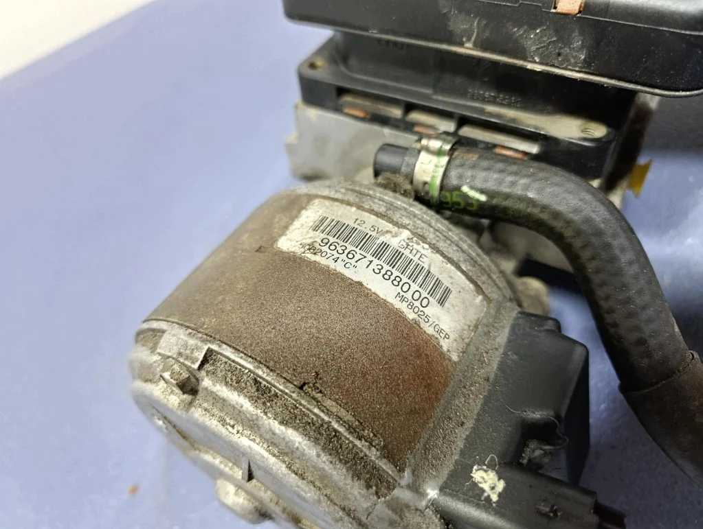 Pompe hydraulique suspension Citroen C5 I image 6