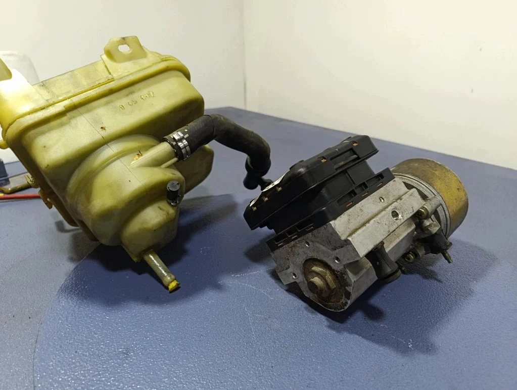 Pompe hydraulique suspension Citroen C5 I image 9